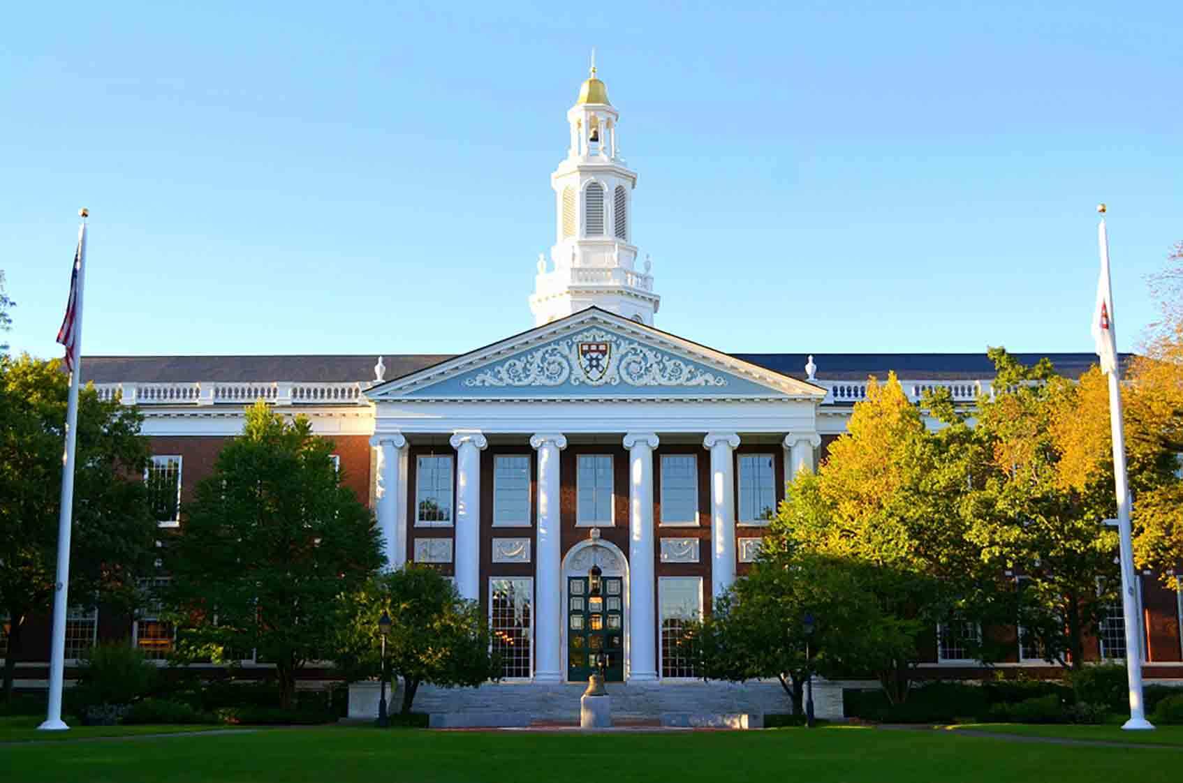 Гарвардская школа бизнеса. Harvard University США. Школа Гарвард. Университет США популярные Гарвард. 1. Harvard University (США).